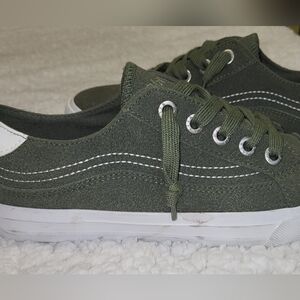 Blowfish Malibu Women’s Olive Green Low Top Sneakers Size 8 Casual Shoes